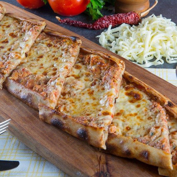 Tavuk Kaşarlı Pide