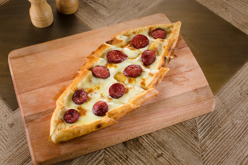 Sucuk Kaşarlı Pide